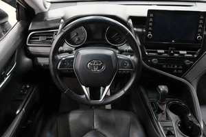 Седан Toyota Camry 2021 года, 2799000 рублей, Омск