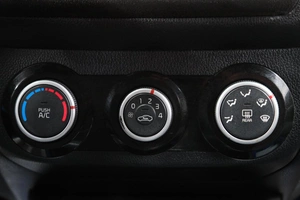 Седан Kia Rio 2015 года, 799000 рублей, Омск