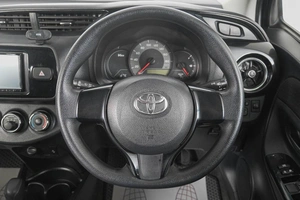 Хетчбэк Toyota Vitz 2018 года, 999000 рублей, Кемерово