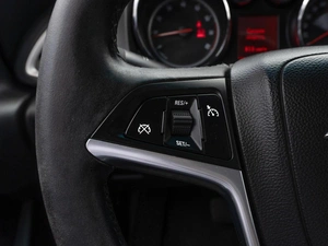 Хетчбэк Opel Astra 2012 года, 819000 рублей, Саратов
