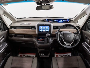 Минивэн Honda Freed 2022 года, 2000000 рублей, Красноярск