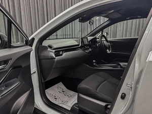 Внедорожник Toyota C-HR 2019 года, 1699000 рублей, Красноярск