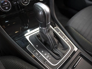Хетчбэк Volkswagen Golf 2014 года, 1330000 рублей, Омск
