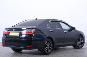Седан Toyota Camry 2017 года, 2489000 рублей, Омск