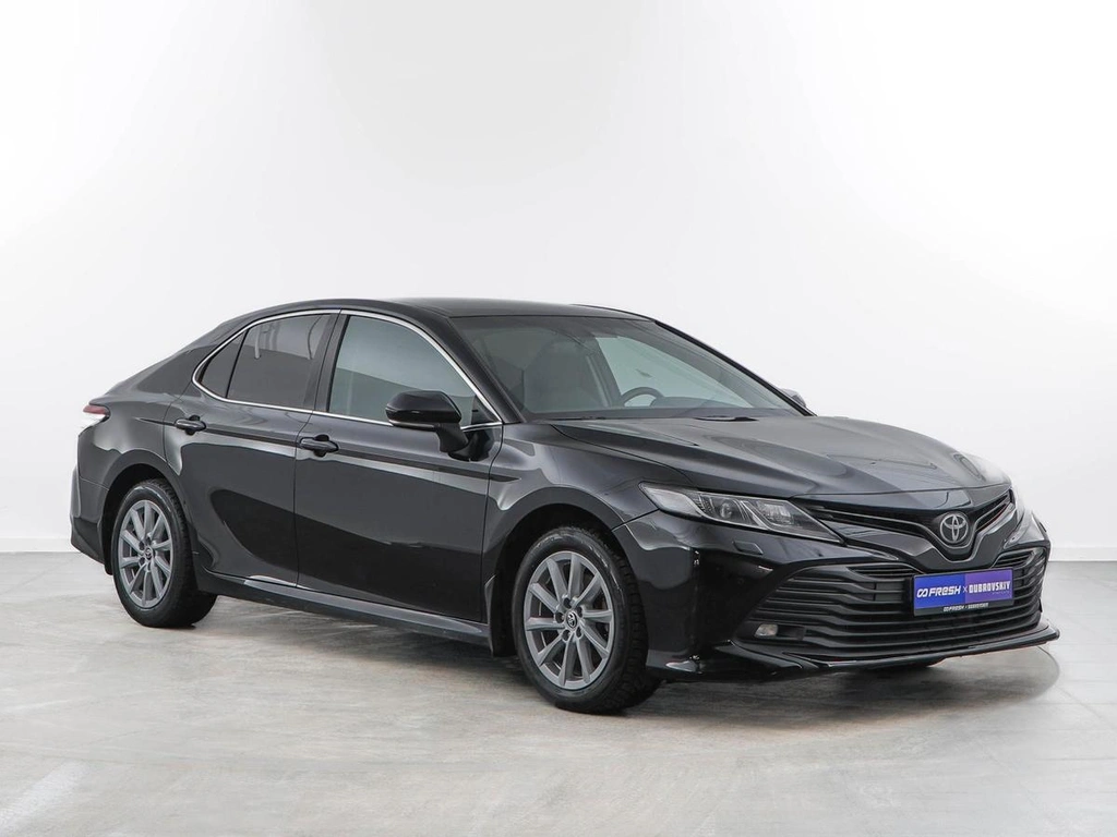 Седан Toyota Camry 2020 года, 2449999 рублей, Москва
