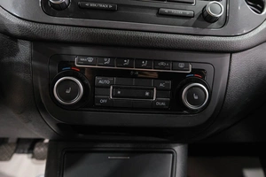Внедорожник Volkswagen Tiguan 2011 года, 849000 рублей, Новокузнецк