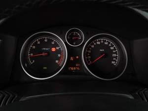 Хетчбэк Opel Astra 2012 года, 649000 рублей, Воронеж