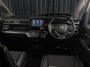 Минивэн Honda Stepwgn 2017 года, 1749000 рублей, Тюмень