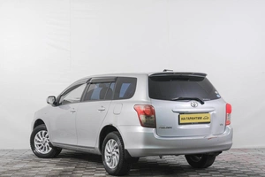 Универсал Toyota Corolla Fielder 2012 года, 949000 рублей, Кемерово