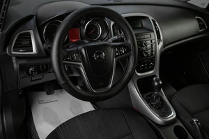 Хетчбэк Opel Astra 2011 года, 609000 рублей, Челябинск