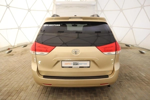 Минивэн Toyota Sienna 2011 года, 2000000 рублей, Обнинск