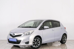Хетчбэк Toyota Vitz 2013 года, 749000 рублей, Красноярск
