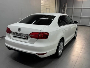 Седан Volkswagen Jetta 2012 года, 1047000 рублей, Красноярск