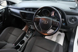 Хетчбэк Toyota Auris 2016 года, 1469000 рублей, Омск