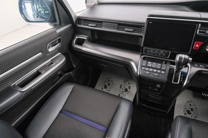 Минивэн Honda Stepwgn Spada 2021 года, 2999000 рублей, Красноярск