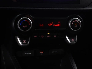 Хетчбэк Kia Rio X 2021 года, 1799000 рублей, Красный Пахарь