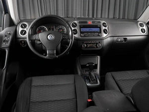 Внедорожник Volkswagen Tiguan 2010 года, 1284000 рублей, Тюмень