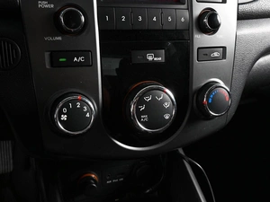 Седан Kia Cerato 2011 года, 879000 рублей, Аксай