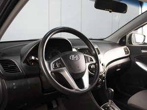 Седан Hyundai Solaris 2014 года, 950000 рублей, Омск