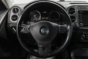 Внедорожник Volkswagen Tiguan 2011 года, 1229000 рублей, Новокузнецк