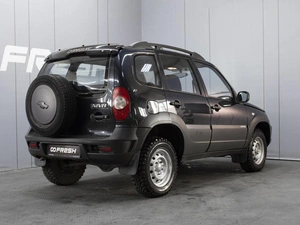 Внедорожник Chevrolet Niva 2011 года, 430000 рублей, Омск