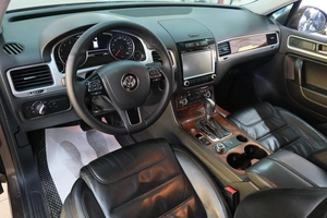 Внедорожник Volkswagen Touareg 2013 года, 2099000 рублей, Омск