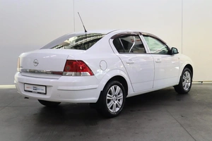 Седан Opel Astra 2012 года, 700000 рублей, Брянск