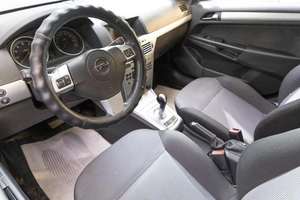 Хетчбэк Opel Astra 2012 года, 669000 рублей, Новосибирск