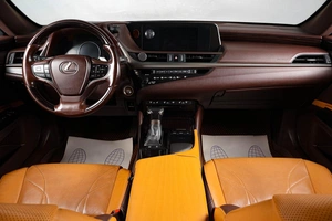 Седан Lexus ES 2019 года, 3699000 рублей, Тюмень