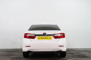 Седан Toyota Camry 2013 года, 1699000 рублей, Сургут