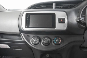 Хетчбэк Toyota Vitz 2015 года, 749000 рублей, Кемерово