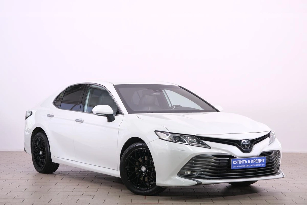 Седан Toyota Camry 2019 года, 2459000 рублей, Омск