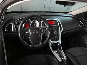 Хетчбэк Opel Astra GTC 2013 года, 899000 рублей, Аксай