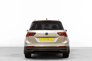 Внедорожник Volkswagen Tiguan 2021 года, 2499000 рублей, Барнаул
