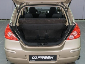 Хетчбэк Nissan Tiida 2010 года, 729000 рублей, Сургут