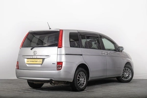 Минивэн Toyota Isis 2009 года, 1229000 рублей, Томск