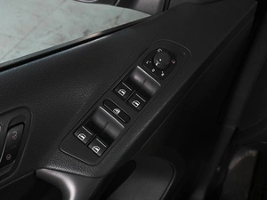 Внедорожник Volkswagen Tiguan 2010 года, 1329000 рублей, Ростов-на-Дону