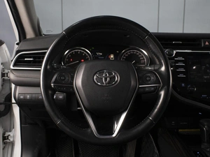 Седан Toyota Camry 2018 года, 2870000 рублей, Омск