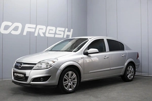 Седан Opel Astra 2010 года, 520000 рублей, Омск