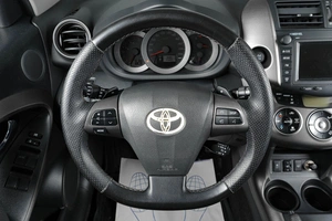 Внедорожник Toyota RAV4 2011 года, 1359000 рублей, Тюмень