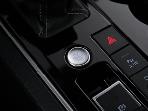 Внедорожник Volkswagen Touareg 2023 года, 8149077 рублей, Москва