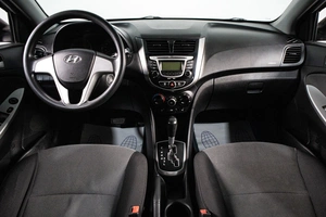 Седан Hyundai Solaris 2011 года, 599000 рублей, Сургут