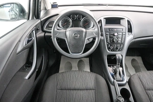 Хетчбэк Opel Astra 2014 года, 749000 рублей, Красноярск