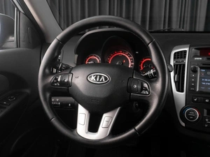 Хетчбэк Kia Ceed 2011 года, 717000 рублей, Тюмень