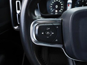 Внедорожник Volvo XC40 2019 года, 2499000 рублей, Саратов