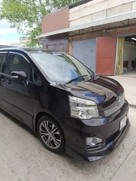 Минивэн Toyota Voxy 2010 года, 1500000 рублей, Железногорск