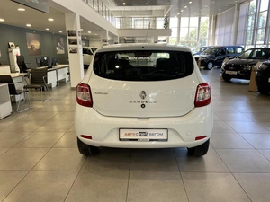 Хэтчбек Renault Sandero 2015 года, 620000 рублей, Орёл
