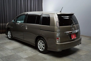 Минивэн Toyota Isis 2011 года, 1149000 рублей, Красноярск