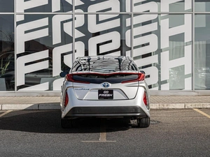 Лифтбек Toyota Prius 2017 года, 2290000 рублей, Краснодар