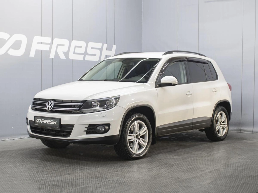 Внедорожник Volkswagen Tiguan 2013 года, 880000 рублей, Омск